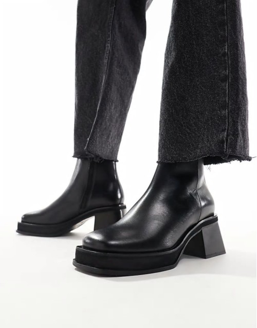 L inside zip boot in black leather