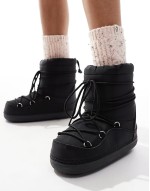 snow boots in black