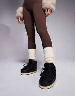 60% New Moonboot EVX pumps in black
