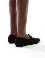 buckle detail pointed toe loafer in black