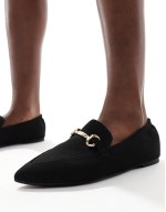 buckle detail pointed toe loafer in black